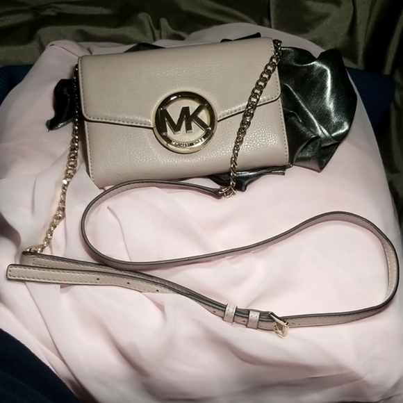 MICHAEL KORS HUDSON CROSSBODY BAG - Picture 11 of 11